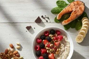 Natural foods that boost energy, such as fruits, nuts, and vegetables, help increase energy levels throughout the day.